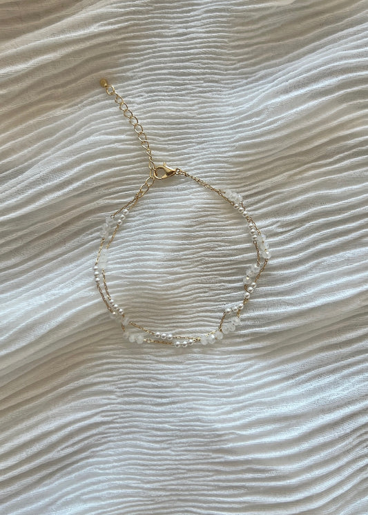 Oh So Delicate Glass Bead Bracelet in White